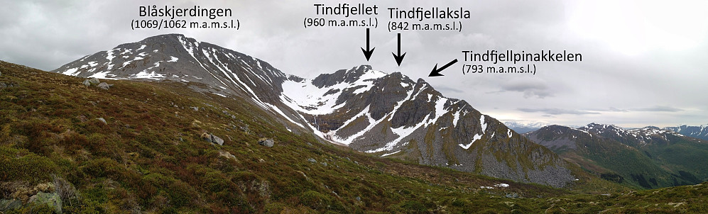 #5: Panorama image of Mount Blåskjerdingen with the mountain ridge of Tindfjellryggen captured from the heathland between Mount Hornbotnhornet and the valley called Skjerdinghola.