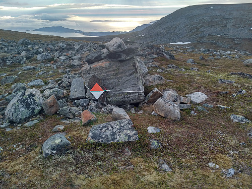#26: On top of Mount Urfjellet (757 m.a.m.s.l.), with the island Dryna in the background to the left, and Mount Rekdalshesten in the background to the right.