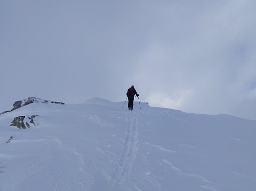 #7: Approaching the south ridge of Mount Skarven.