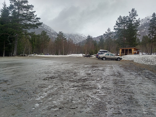 #1: Hellerøra parking lot at about 200 m.a.m.s.l. have plenty of parking space, but you have to pay a little fee in order to drive up to it.