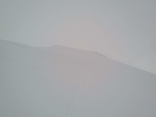 #7: Approaching the summit of Mount Kyrkjetaket. Snow was really nice on this day, but visibility was coming and going a bit. Most of the ascent up Mount Kyrkjetaket has an inclination of less than 30°, and therefore a low risk of avalanches.
