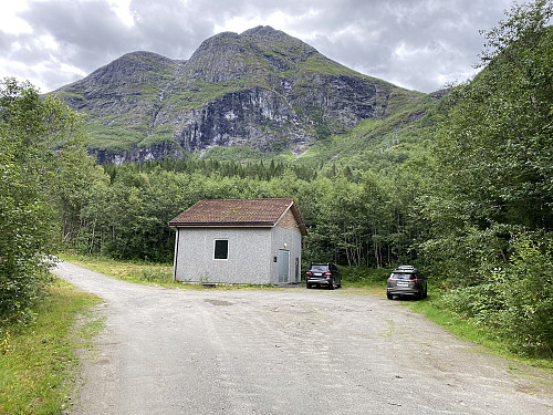 Image #2: The little parking lot by the power plant in Vikdalen Valley. In the background is seen Mount Haugabotstinden, by many also called Karitinden. The car to the right, is my daughter's RAV4, which I borrowed on this occation.