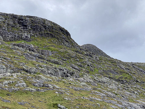 Image #22: Approaching Mount Karihaugen, a knoll on the slightly higher Mount Haugabottstinden [which is by many also called Karitinen].