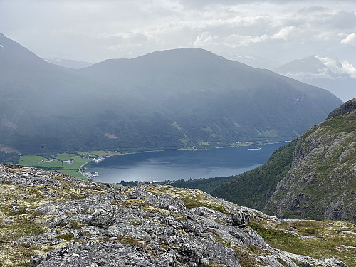 Image #23: View towards the fjord called Innfjorden, as i'm approaching the summit of the peak/knoll called Karihaugen.