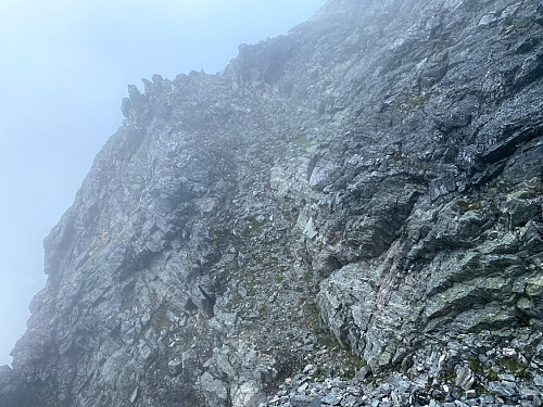 Image #19: After the loose stone chute, the trail continues along this shelf-like structure. This part is not very difficult to hike, but you really need to mind your step, as there is a long way down to the bottom of the valley if you step outside of the shelf.