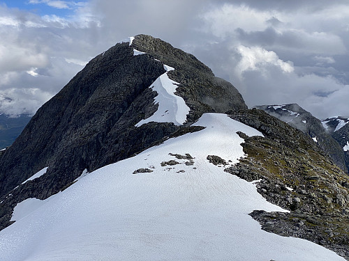 Image #18: The ridge up towards Mount Sætrenibba [1374 m.a.m.s.l.]. At this time of the year, there was still some snow along the ridge.