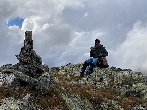 Image #22: Having something to eat on top of Mount Sætrenibba.
