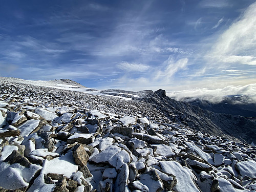 Image #10: The summit of Mount Breitinden [i.e. "The Broad Peak"] coming into sight (left part of the picture), with the knoll called Lille Breitinden [i.e. "The Little Broadpeak"] slightly to the right of it.
