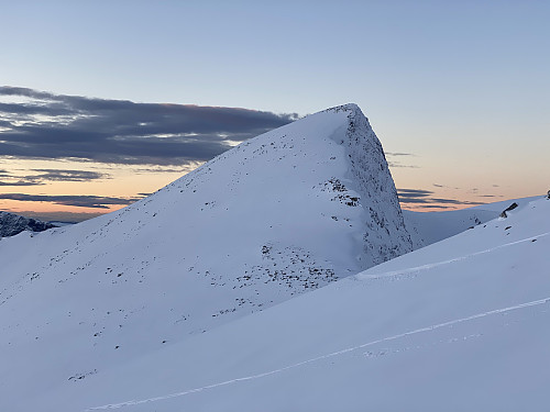 Image #5: Mount Kvasstinden [1180 m.a.m.s.l.] as seen from Mount Smørbottinden.