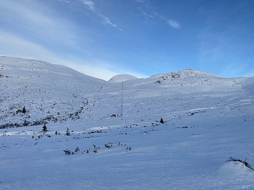 Image #3: View towards Mount Sølvberget (left), Mount Kragefjellet (center) and Mount Småeggene (to the right). There's a ski lift in the valley between the latter two mountains.