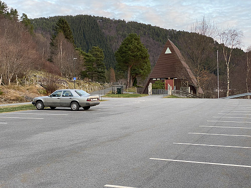 Image #1: The parking lot at Nord-Heggdal Chapel. There's plenty of space for your car, unless you arrive there during a funeral.