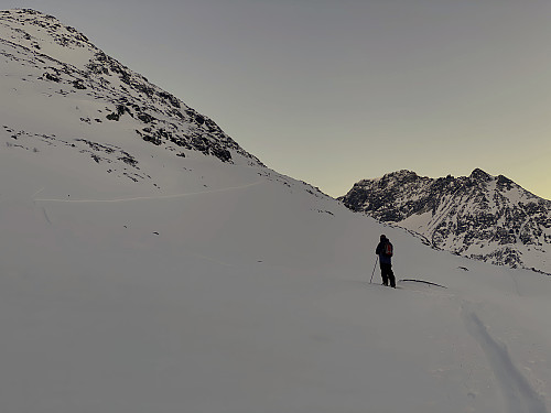 Image #5: In the hanging valley of Gjølbotnen, just as we're about to embark on ascending Mount Hesten (to the left). Right ahead is seen some additonal peaks of the Mountain.