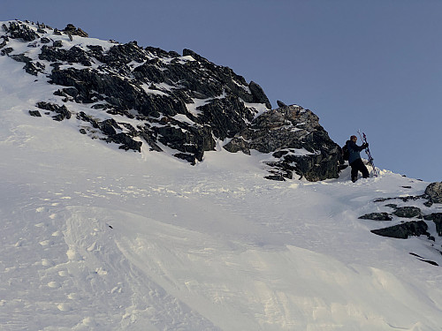 Image #10: Approaching the viewpoint at 1385 m.a.m.s.l., just beneath the west peak of Mount Hesten [1481 m.a.m.s.l.]. In order to get across this little stone ridge, we had to take our skis off.