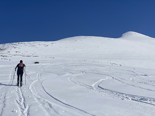 Image #7: Approaching the north ridge of the mountain. Notice how the snow had largely been blown away from much of the ridge.