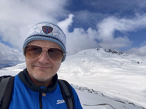 Image #4: On top of Mount Litleskjerdingen [678 m.a.m.s.l.], with Mount Blåskjerdingen [1069 m.a.m.s.l.] in the background.
