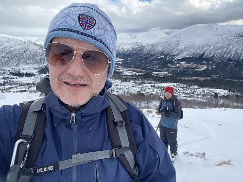 Image #3: At the upper end of the downhill ski trails of Hornindal Skiing Centre. Snow was rather scarce down in the valley, but more abundant higher up in the mountains.