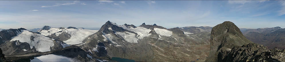 Panorama fra Søre Stetinden, med Stetinden til høyre i bild.