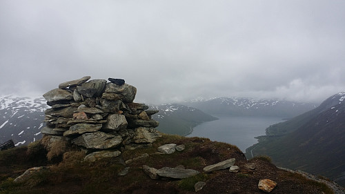 Toppvarden på ikkje navngitt topp 525 moh.