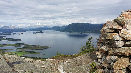 Toppvarden til høyre i bild. Utsikt mot nordøst.