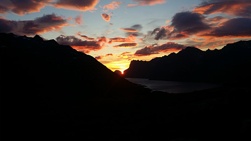 Solnedgang over Ersfjorden.