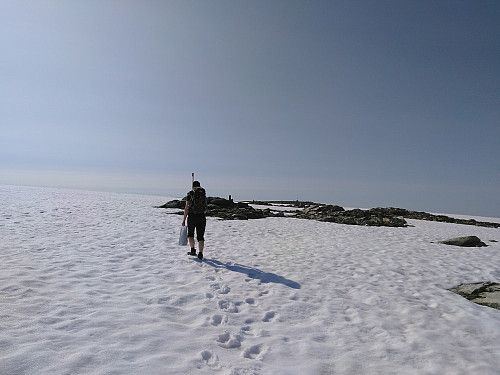 Opp gjennom snyen nordvest for Skarsfjellet.