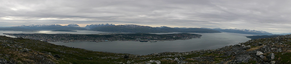 Utsikt mot Tromsøya, Kvaløya og Ringvassøya fra Nordfjellet.