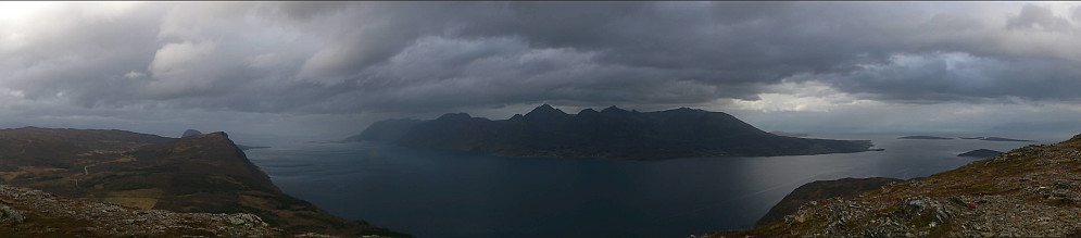 Utsikt mot Grytøya fra toppen på Storhornet