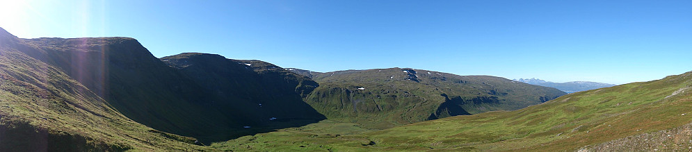Tromsdalen, med Salen og Rødryggen til venstre.
