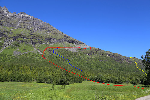 Revtinden fra krokelva. Dette er ikke den vanlige ruten opp. Vanligvis går man opp fra Saltvatnet. Jeg har gått alle tre som vises her. Den røde ruten er å foretrekke.
