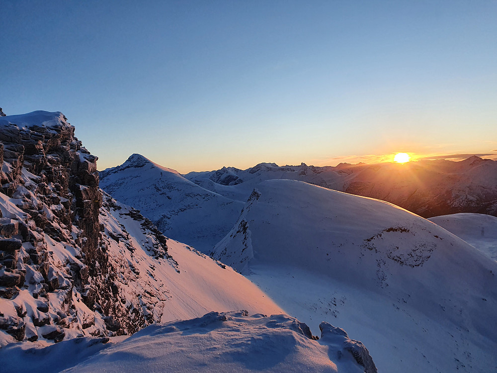 Sola går ned i Romsdalen.