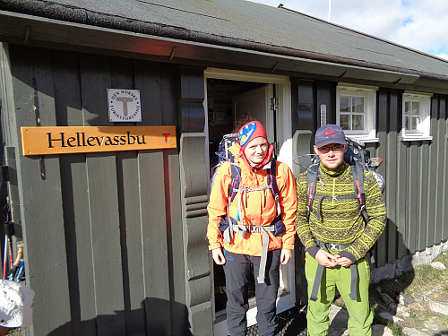 Oss på Hellevassbu (på vei til Litlos)