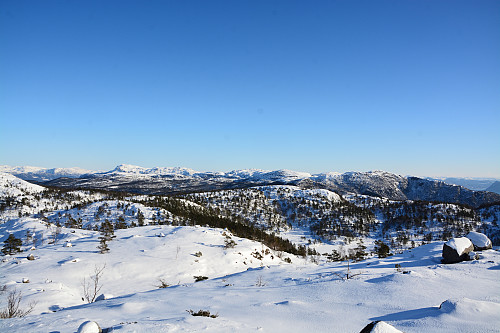 Utsikt mot Nedstrandfjella.