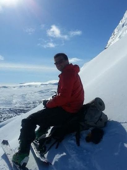 Morten tar en pause på snøskavellen, her syntes bratta litt :)