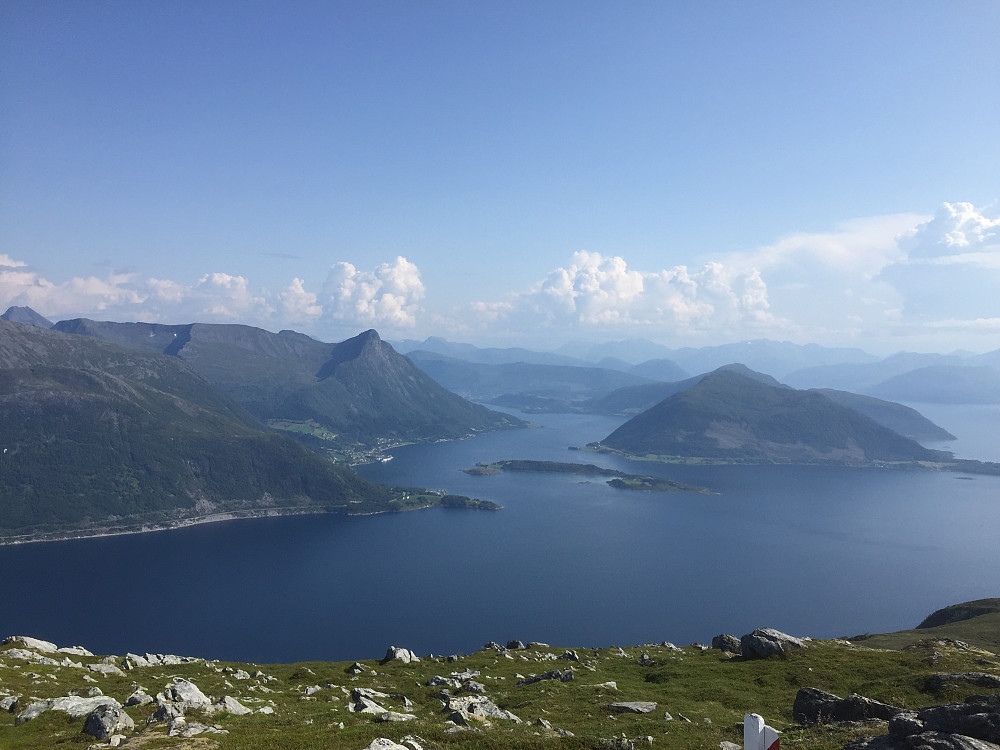 Høgre kjem du ikkje, hverken i Ulstein kommune eller på Hareidlandet.