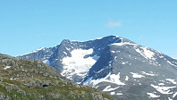 Utsikt på Skålafjellet fra en litt uvant vinkel. Ser man godt etter, så er Skålatarnet å se. Artig, synes jeg.