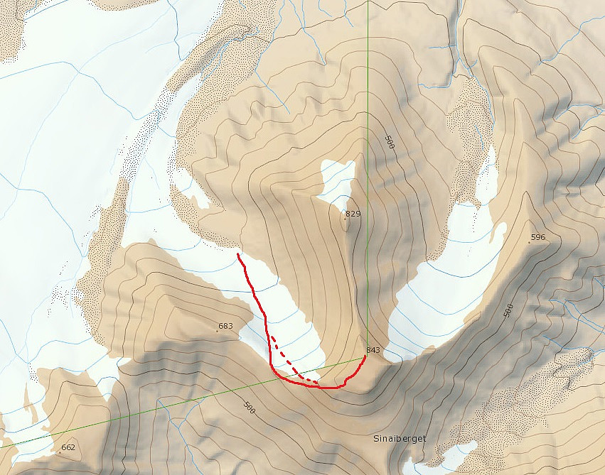 Følg breen opp til bandet og vestryggen opp mot topplatået. Vi trakk ned mot breen på vei ned.
