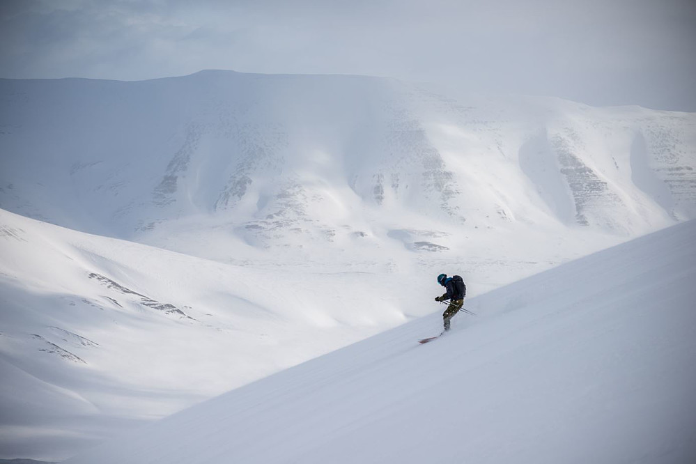 Ned fra Ringdalsfjellet i fokksnø