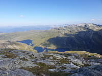 Utsikt mot Tostøl og Indre Samladalsvatnet.