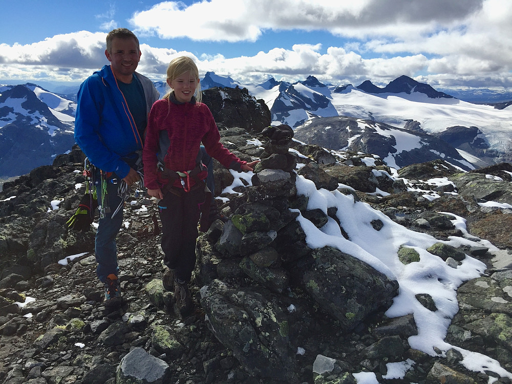 Peder og Andrea på toppen av V1