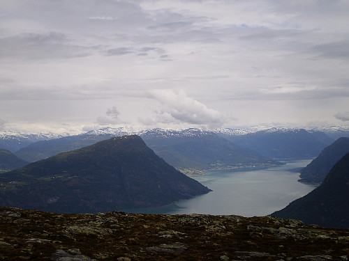 Frå Vetle Haugmelen. Molden til venstre. 