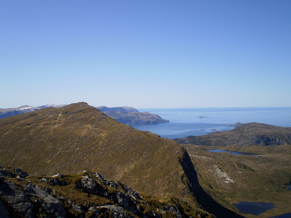  Frå Brurahornet mot Veten[[image:Soli_20200709_5f076ec993dbd.jpg|Måløy frå Gottrøysa