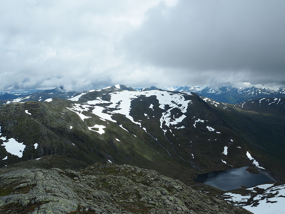 Holevatnet og Karifjellet