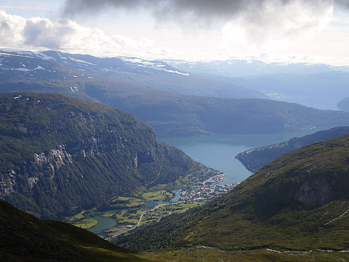 Stryn sentrum frå Kyrkjenibba