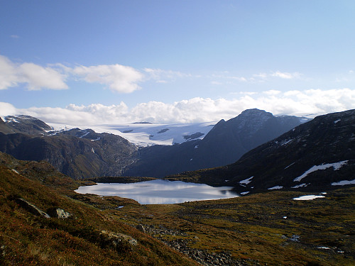 Nonselvvatnet, Myklebustbreen bak