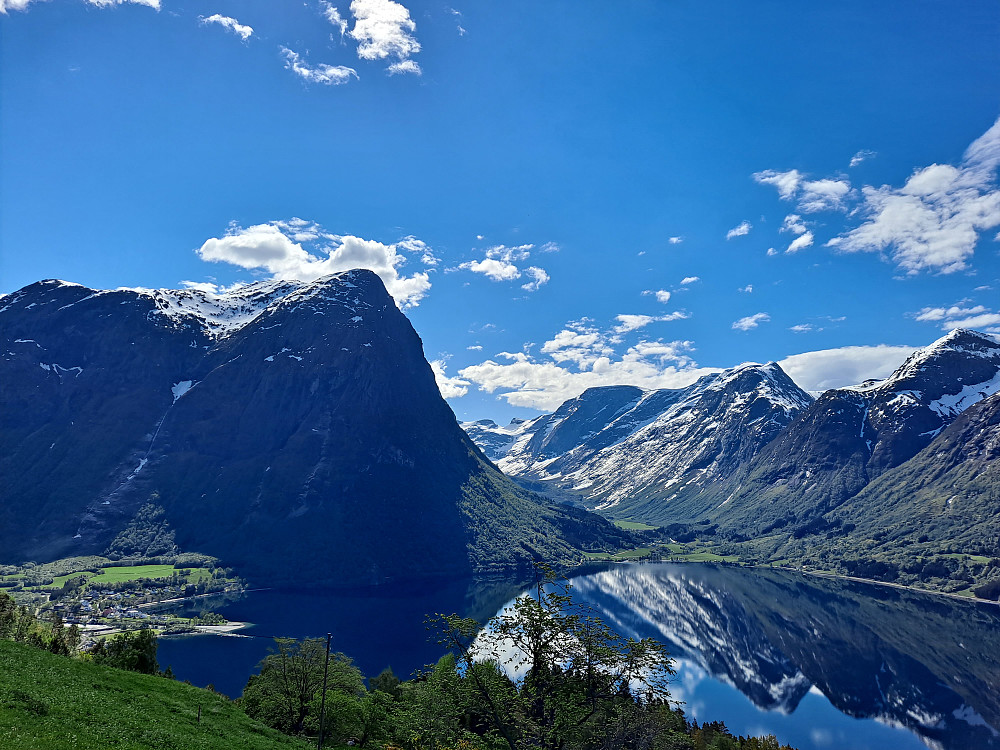 Oppstrynsvatnet, Hjellehyrna og Erdalen