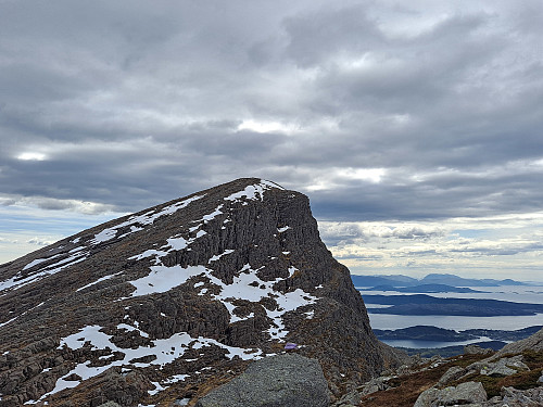 Følgde lilla! merking ned att frå Klauvekeipen til Klauvestølen
