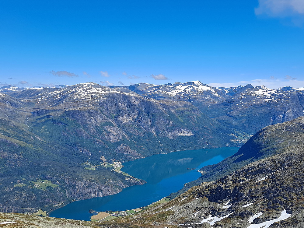 Frå Sundshyrna mot Oppstrynsvatnet