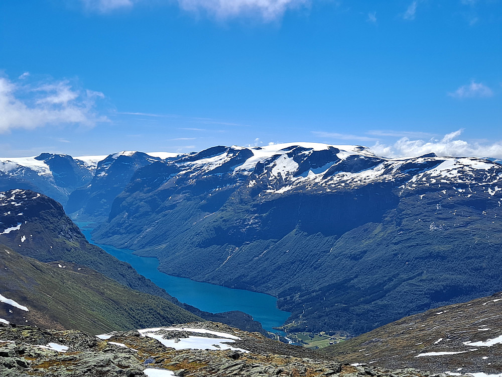 Frå Sundshyrna mot Lovatnet