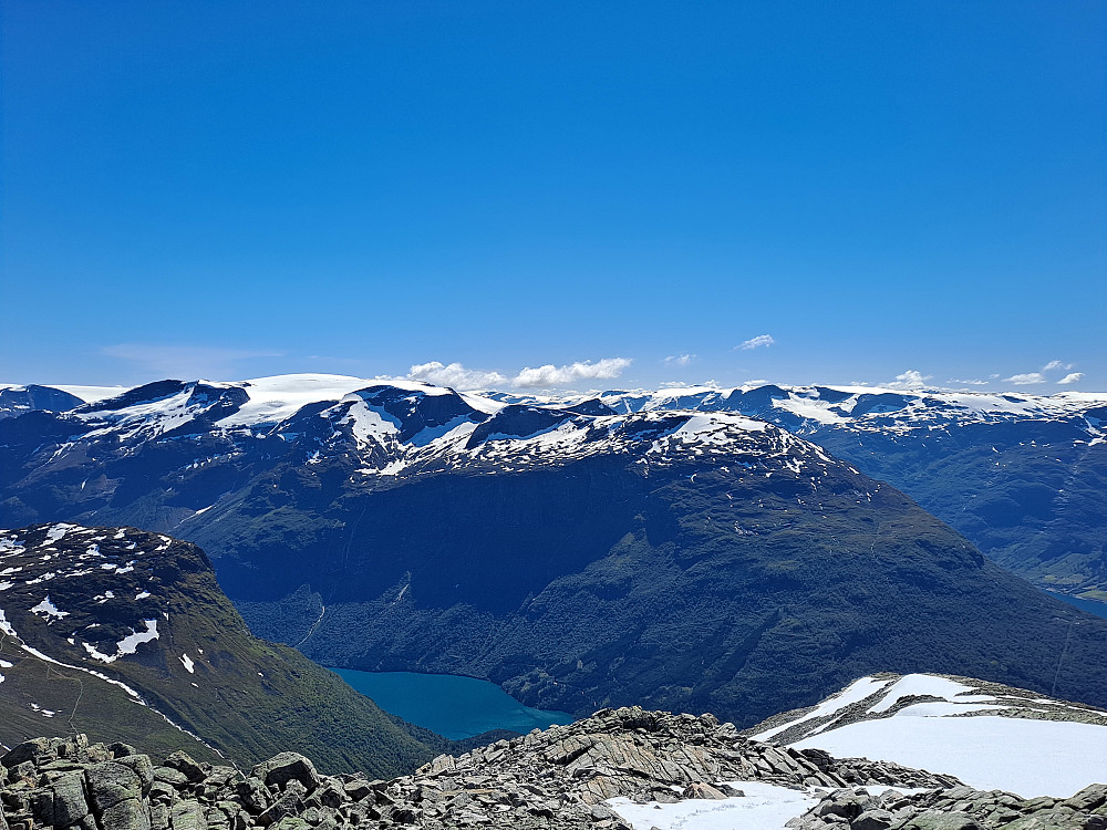 Frå Geitafjellhyrna mot Lovatnet