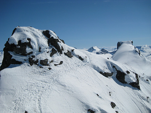 Sokse hovedtopp fra Sokse Nordklo. Storebjørn til høyre